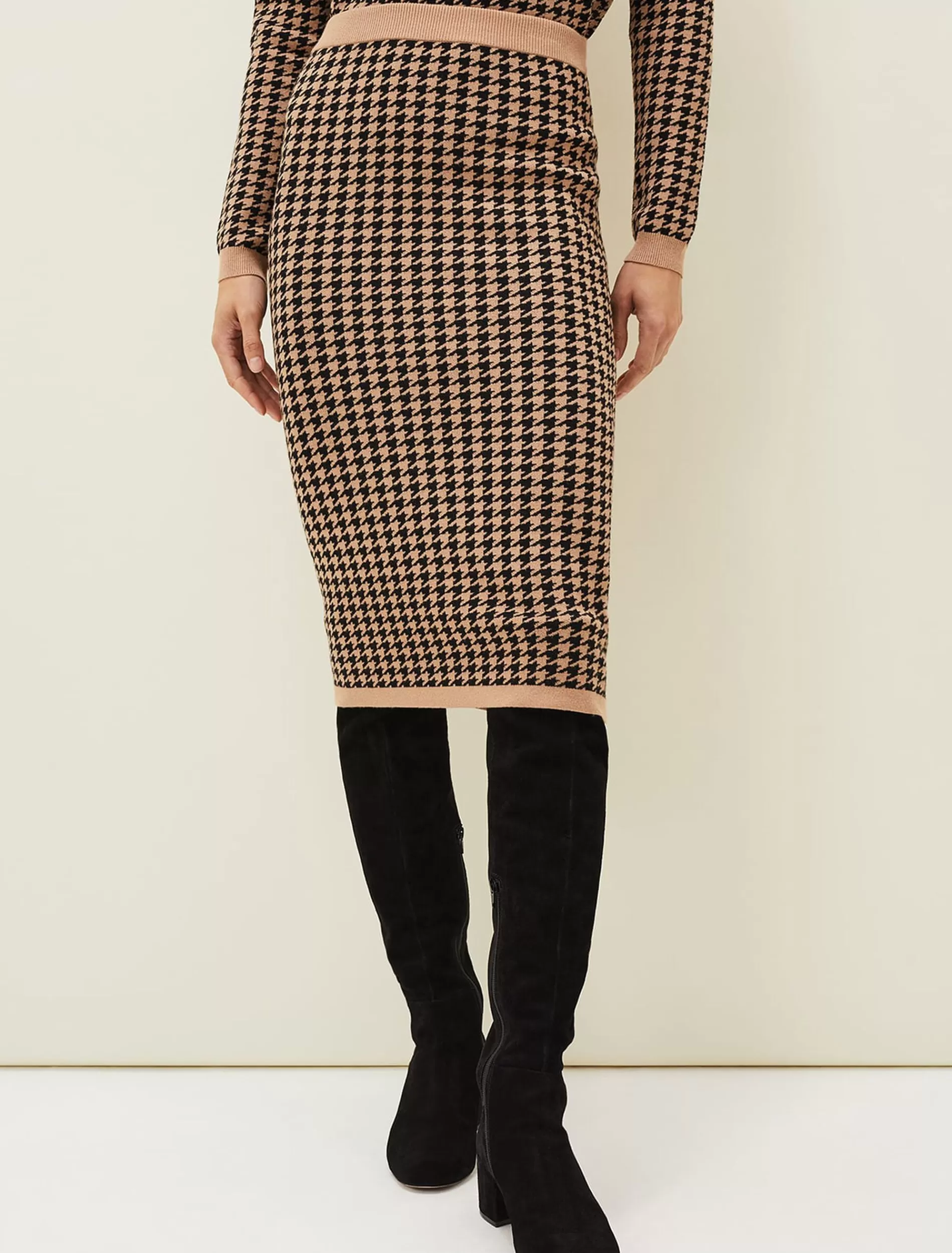 Phase Eight Soph Dogtooth Knitted Co-Ord Skirt Camel/Black Best Sale